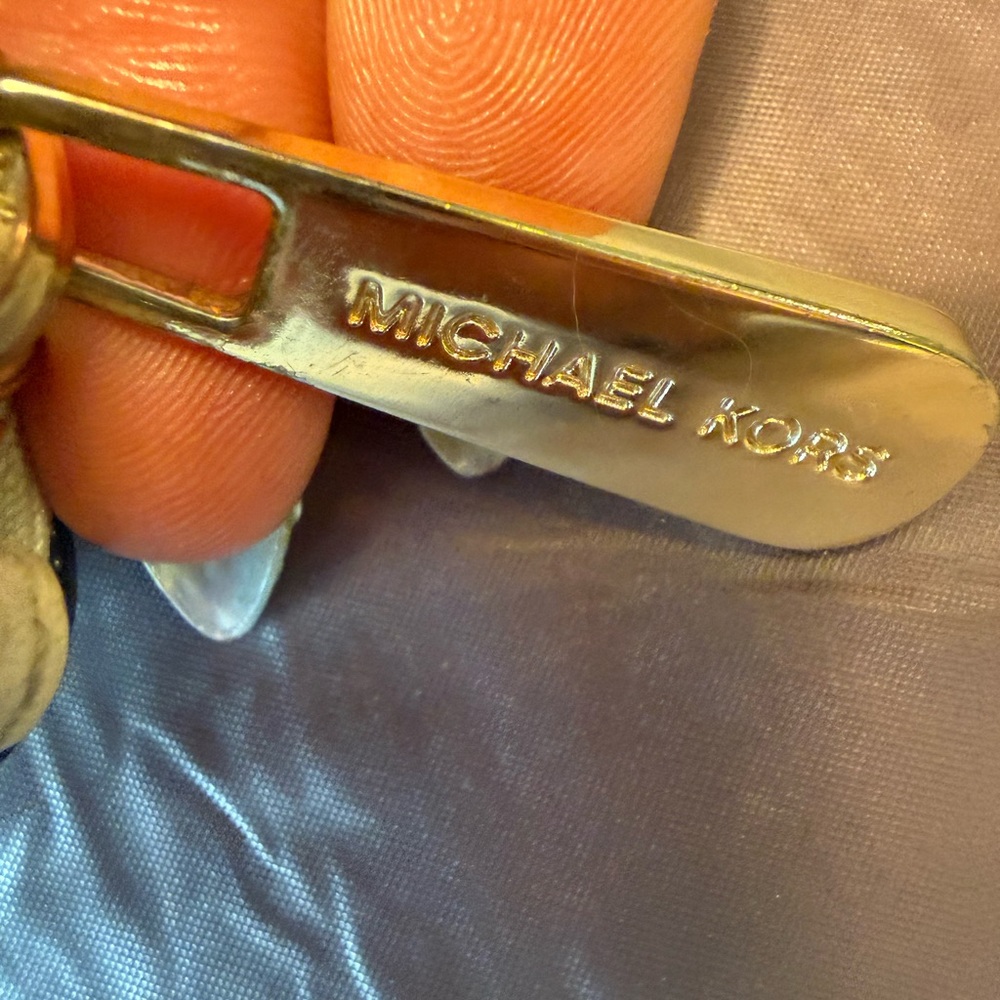MICHAEL KORS Jetset Pebbled Leather Zip Wallet in Cream with Gold Logo - Picture 5 of 9